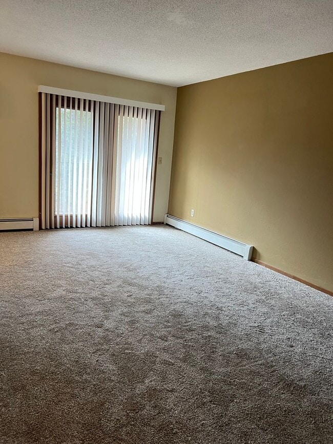 Building Photo - Tower Heights