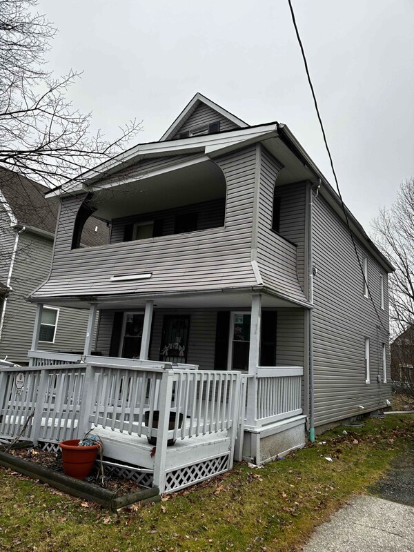 Building Photo - 2832 E 117th St