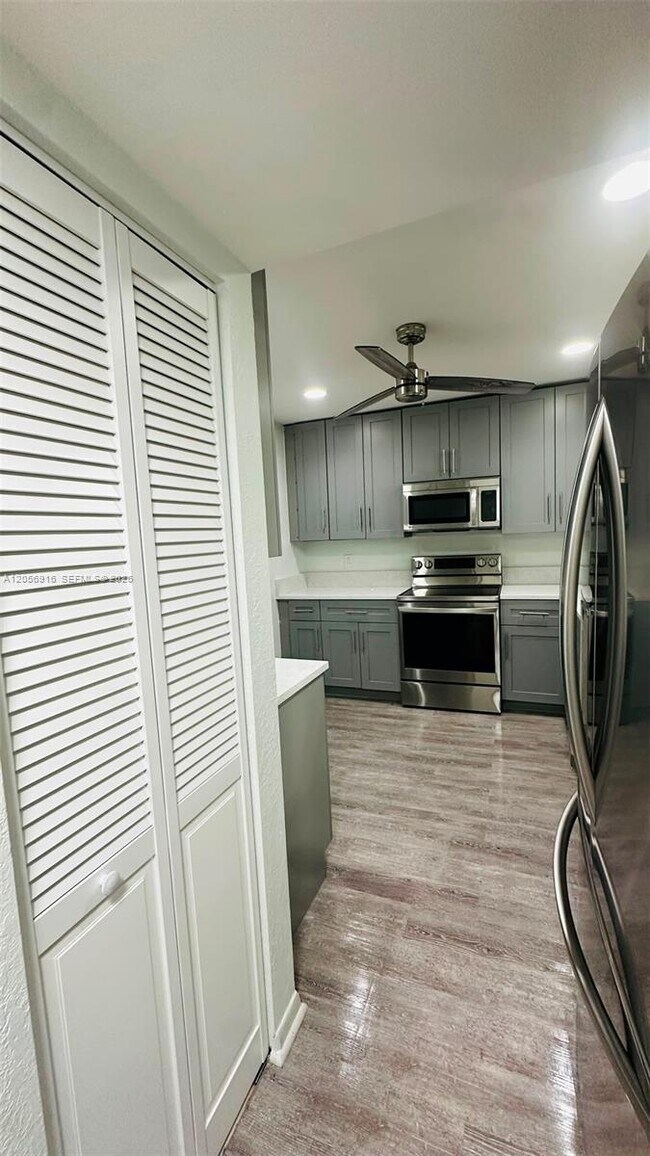 Building Photo - 2091 Coral Ridge Dr