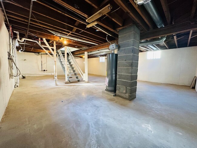 Building Photo - 4551 Lister Ave