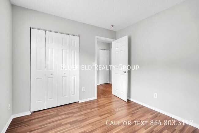 Building Photo - 111 White Willow Ct