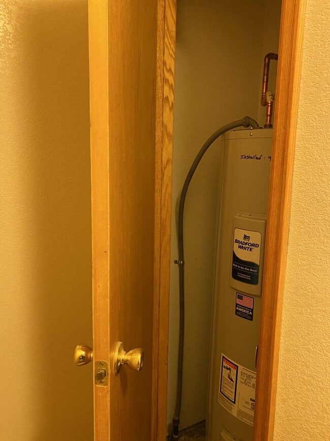 Building Photo - 3 Bed, 2 Bath Duplex in West Fort Collins close to Foothills