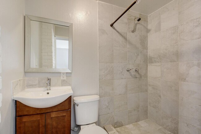 Building Photo - 903 Shoal Cliff Ct