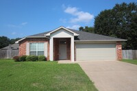 Building Photo - 3 Bedroom 2 Bath in Whitehouse ISD!