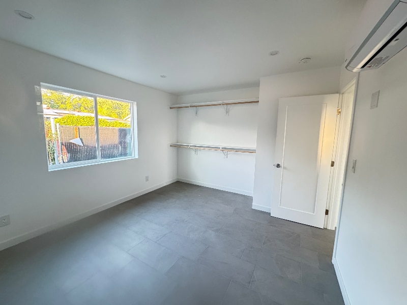 Building Photo - 889 W 8th St