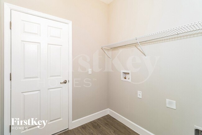 Building Photo - 121 Dailey St SE