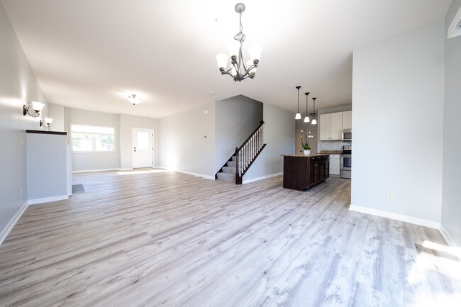 Building Photo - 2638 Vierling Dr E