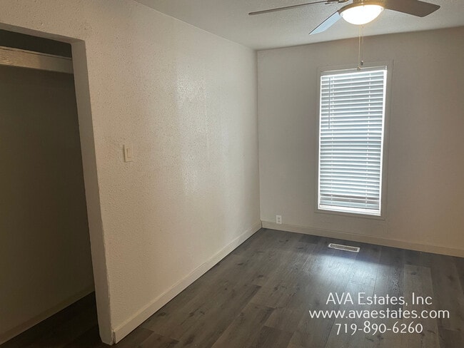 Building Photo - 901 W 17th St