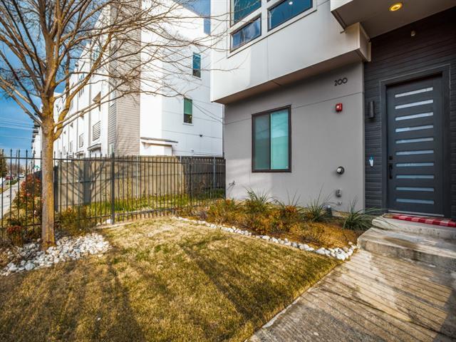 Primary Photo - 3816 Roseland Ave