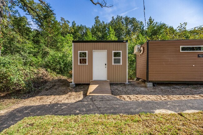 Building Photo - Studio Efficiency Apartment