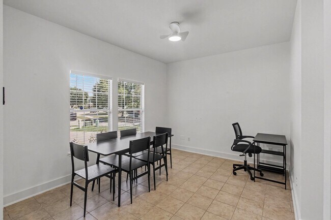 Building Photo - 800 Lightningbug Ln