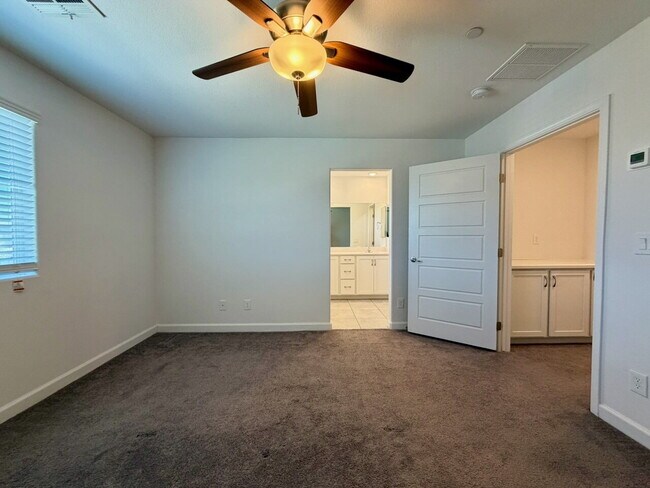 Building Photo - 3 BED 2.5 BATH 2 CAR GARAGE TOWNHOME IN HENDERSON CADENCE COMMUNITY FOR RENT!!