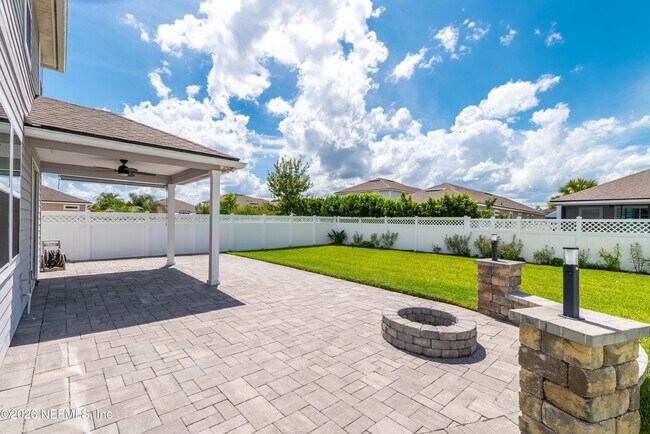 Building Photo - 235 Silverleaf Village Dr