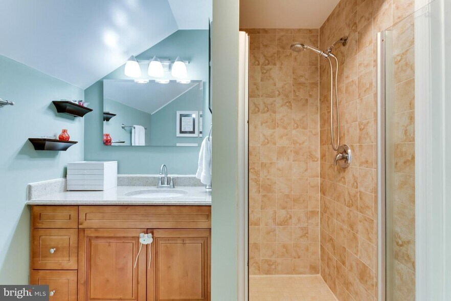 upstairs bathroom - 3346 S Wakefield St