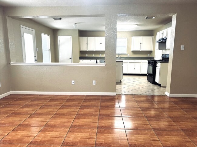 Building Photo - 15711 Western Skies Dr