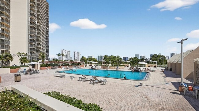 Building Photo - 20335 W Country Club Dr