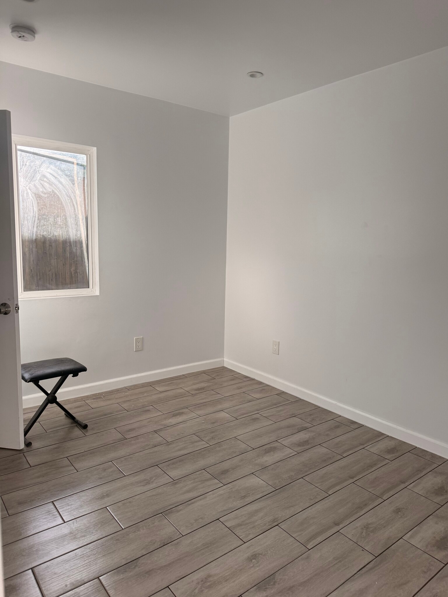 Bedroom - 14643 Chatsworth St