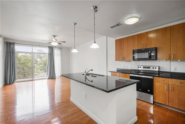 Primary Photo - 711 Cosmopolitan Dr NE
