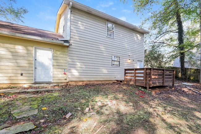 Building Photo - 3200 Carmel Dr