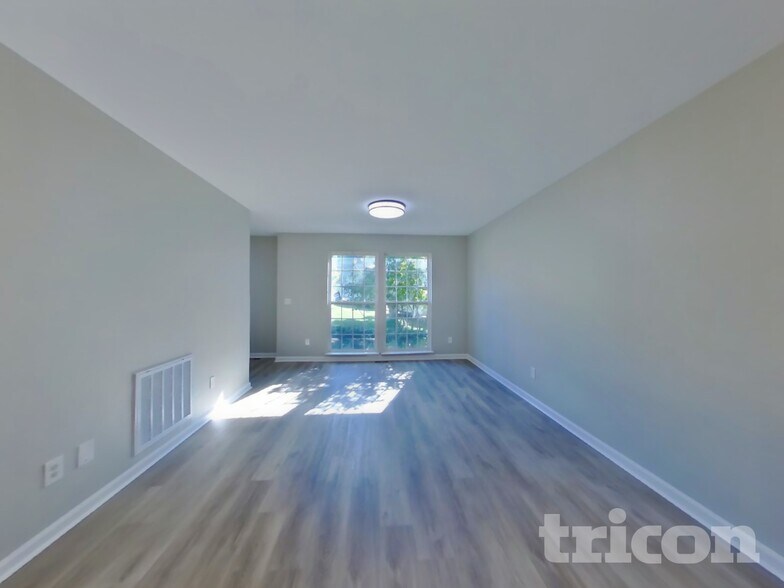 Building Photo - 2536 Bayview Dr