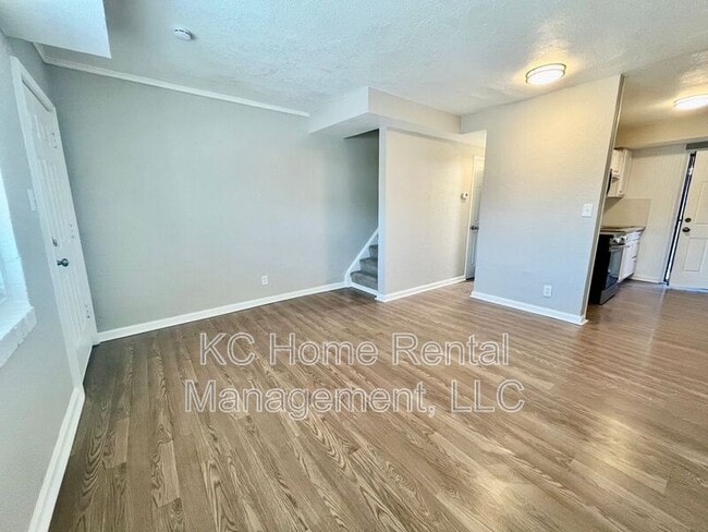 Building Photo - 4042 Paseo Blvd