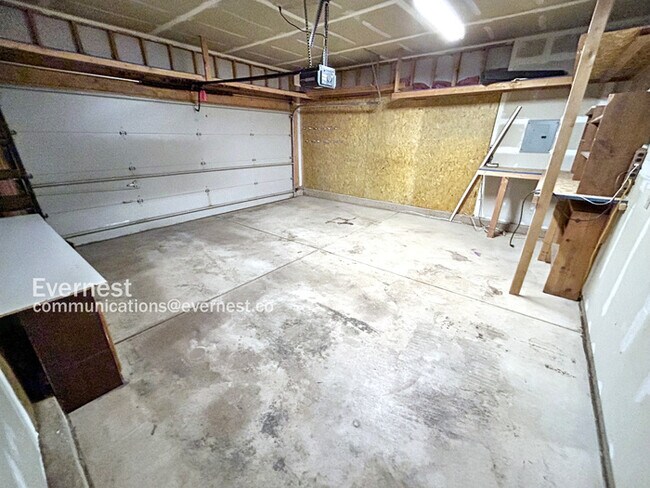 Building Photo - 4939 Chariot Dr