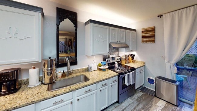 Building Photo - 6616 Piedras Blanco Dr