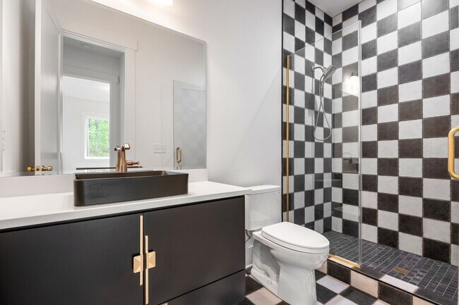 Building Photo - Modern 5-bedroom, 5-bathroom home in Durham