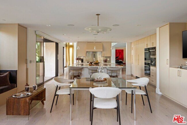 Building Photo - 8080 Laurel View Dr