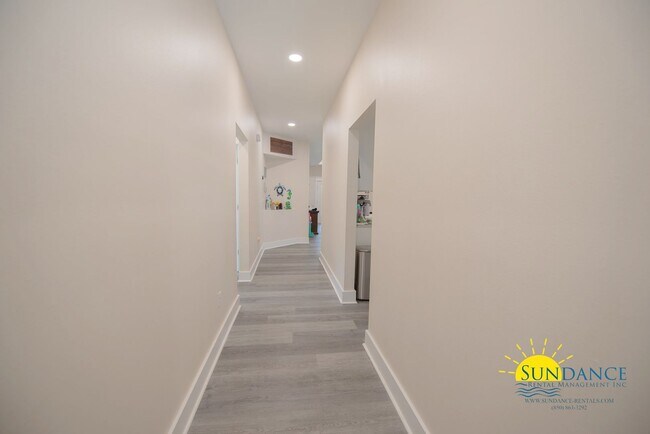 Building Photo - Stunning 3 Bedroom Home in Navarre near Highway 98!