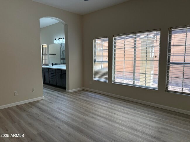 Building Photo - 21122 W Sunrise Ln