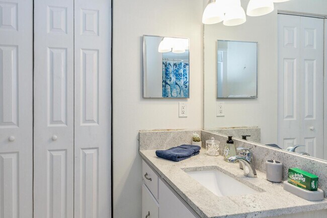 Building Photo - 308 Southwind Ct