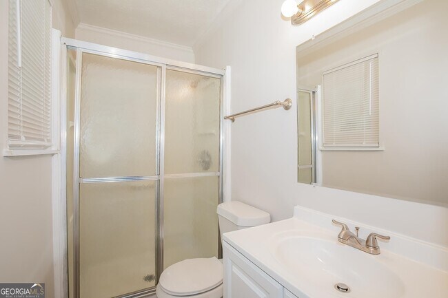 Building Photo - 424 Azalea Dr