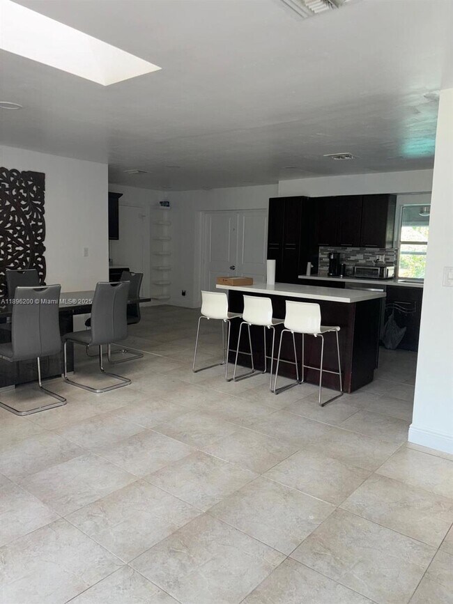 Building Photo - 690 NW 68th Ave