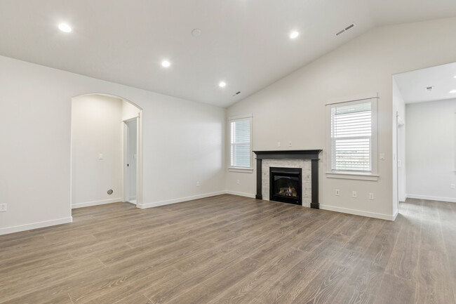 Building Photo - 7565 W Itasco Dr