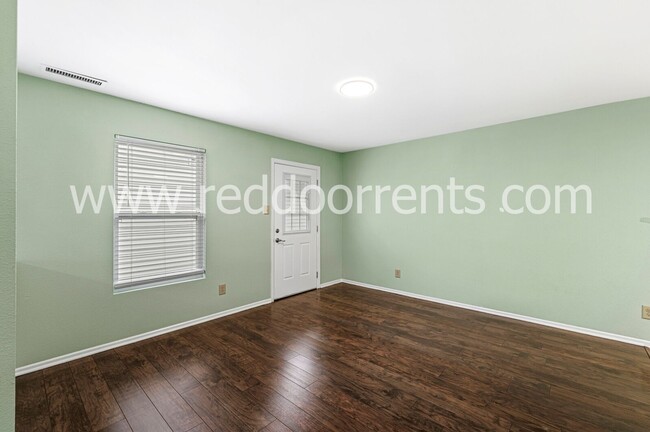 Building Photo - Charm and Convenience- Your 3 Bedroom Have...