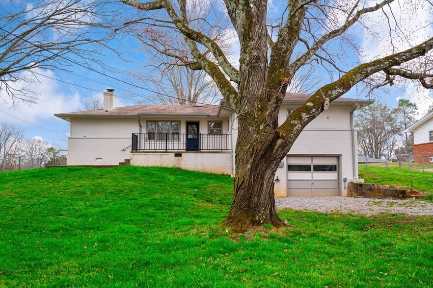 Building Photo - 2115 Ballard Pl