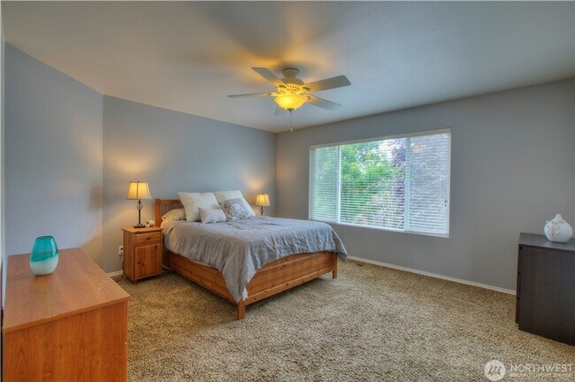 Building Photo - 3 Bedroom Maple Valley Home