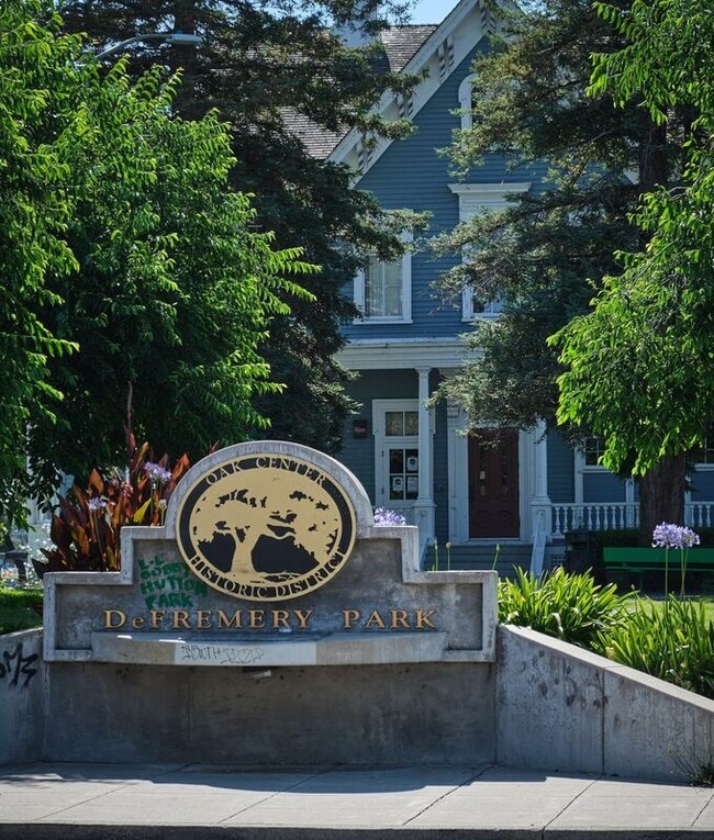 Building Photo - 1058 18th St