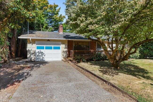 Building Photo - 9877 SE 33rd Ave