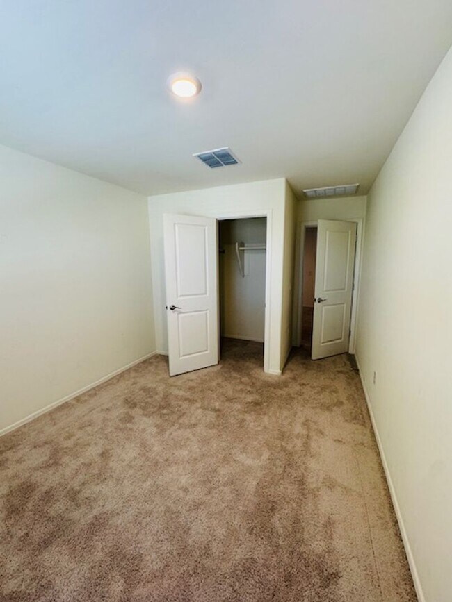 Building Photo - Northwest/ Marana- 5 Bedroom/ 3 Bathroom h...