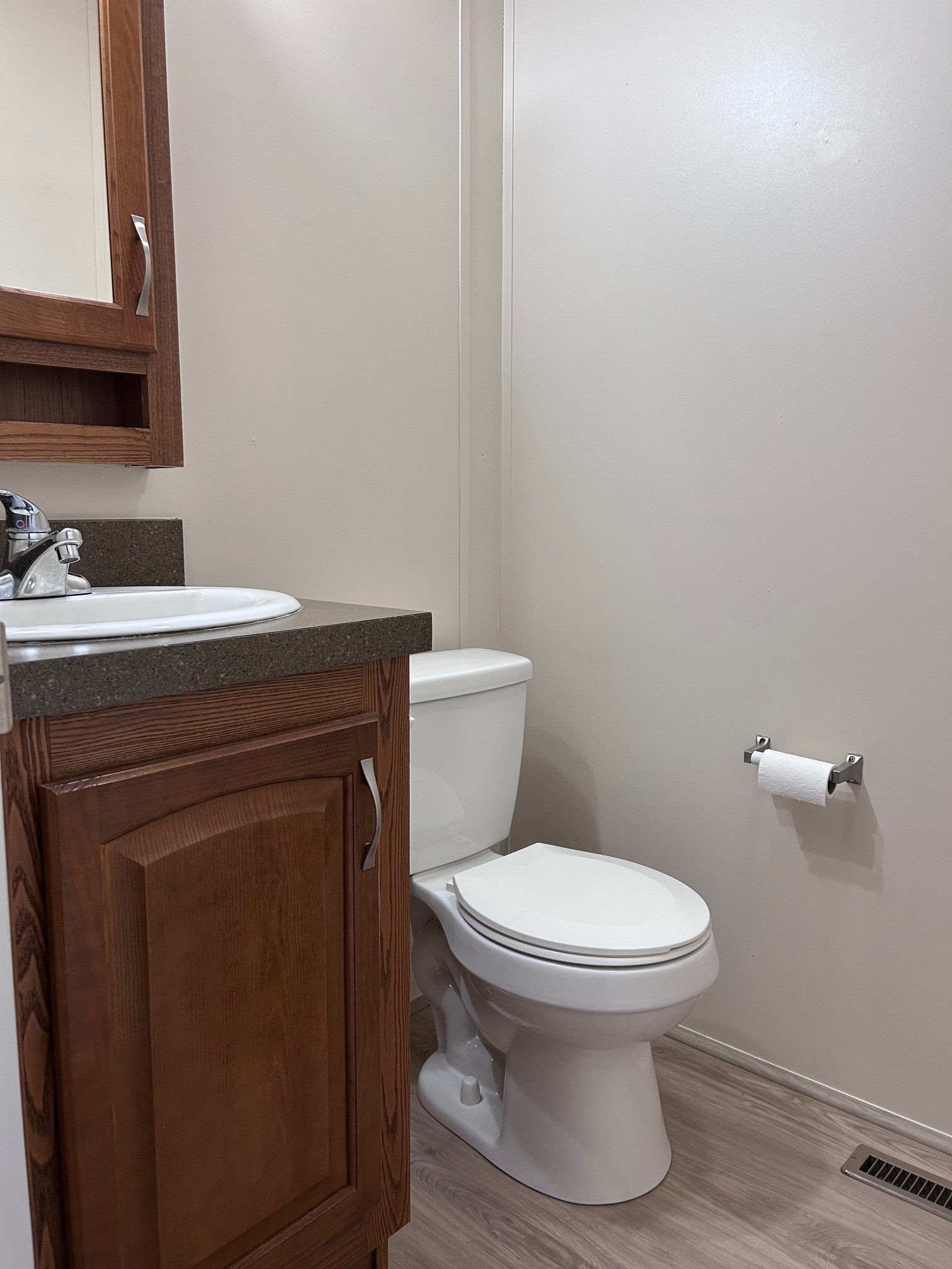 Building Photo - 5 Oak Tree Ln