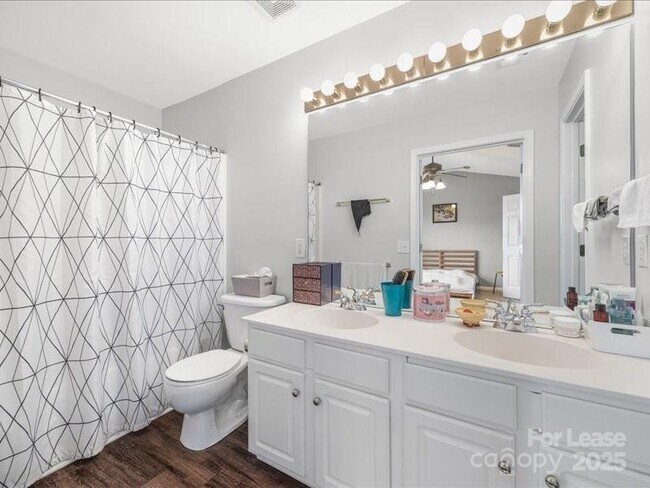 Building Photo - 10436 Winslet Dr