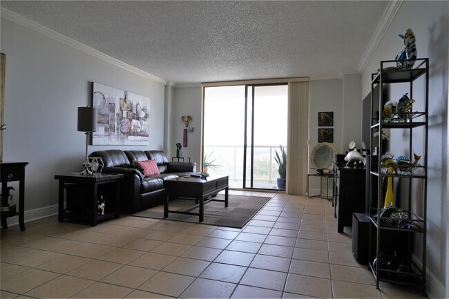 Building Photo - 13499 Biscayne Blvd