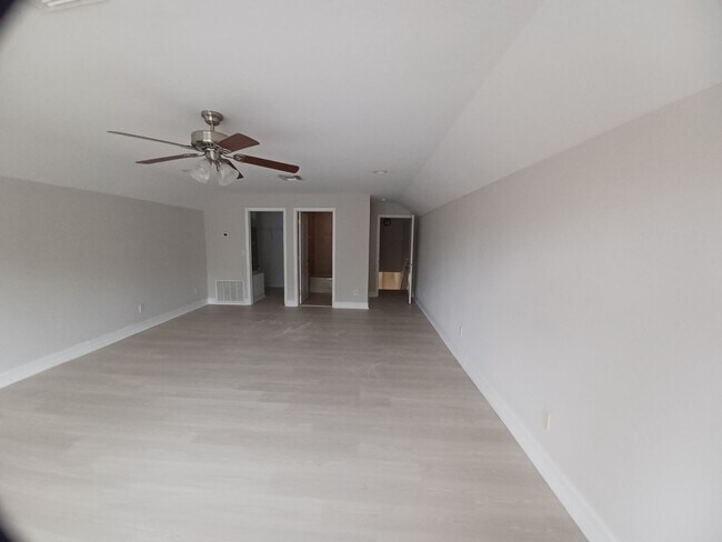 Building Photo - 12214 Country Day Cir