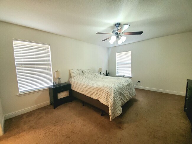 Building Photo - Corner Lot 4/2 Home - Fenced Yard - Near NAS