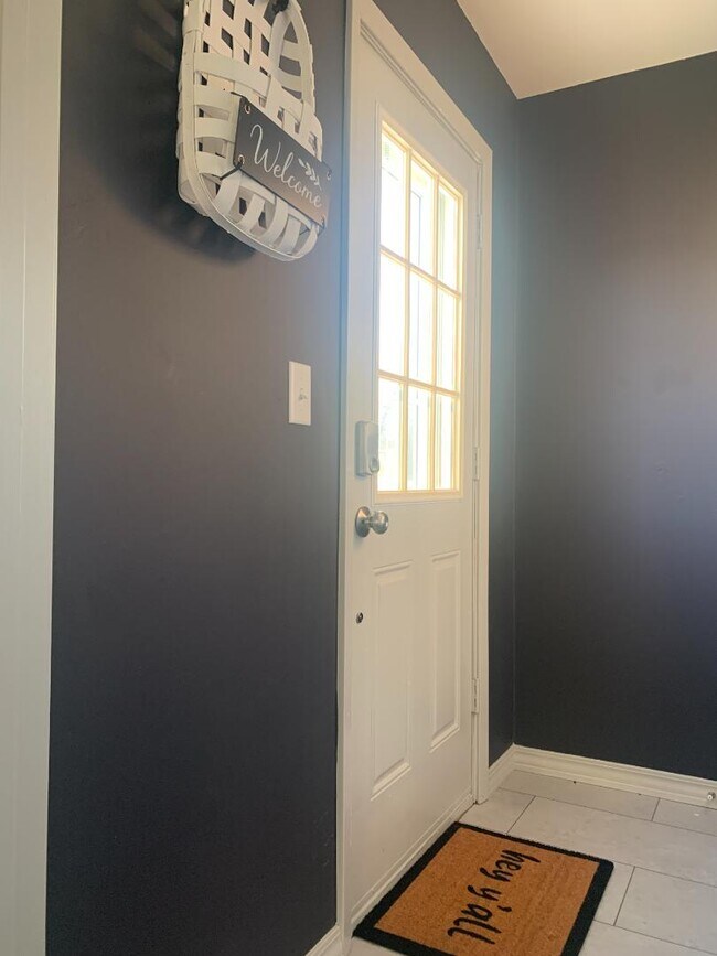 Building Photo - 2709 Highland Dr