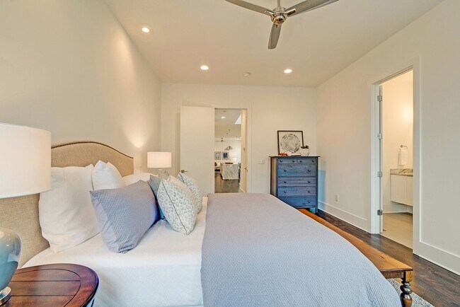 Building Photo - Modern West Nashville Living Near The Nations