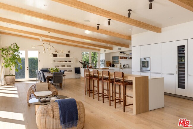 Building Photo - 6048 Philip Ave