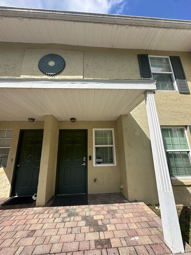 Building Photo - 5206 Sunridge Palms Dr